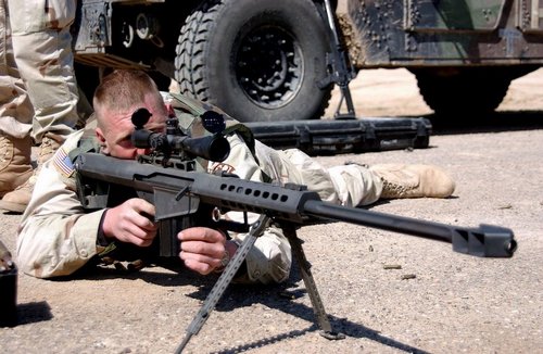 USMC's sniper con M82 Barret
