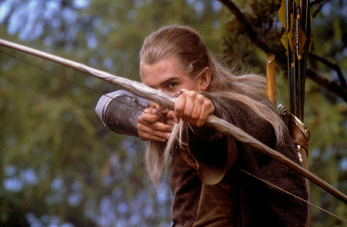 Legolas impugna il suo arco