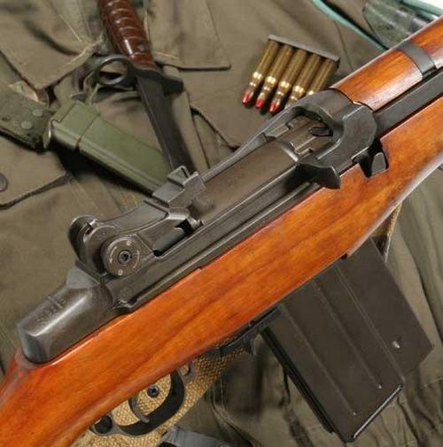 Il fucile d'assalto Beretta BM59 FAL