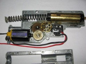 Il Gearbox smontato di un fucile ASG FN F2000 per Softair