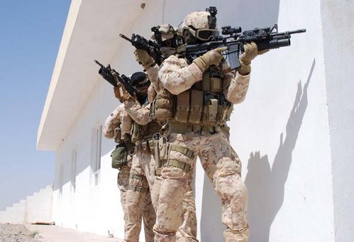 Incursori IX Col Moschin con equipaggiamento completo