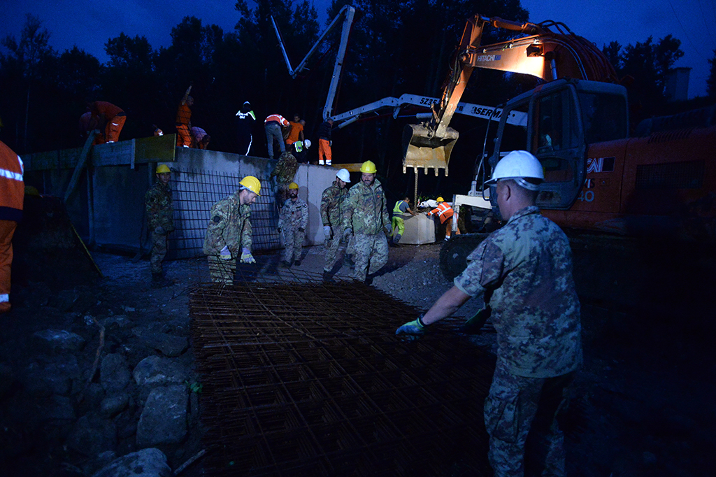 Militari al lavoro per viabilità terremoto Amatrice 2