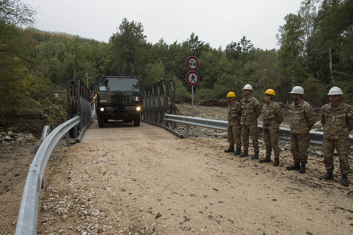 esercito-ponte-costruito-ad-amatrice-dopo-terremoto