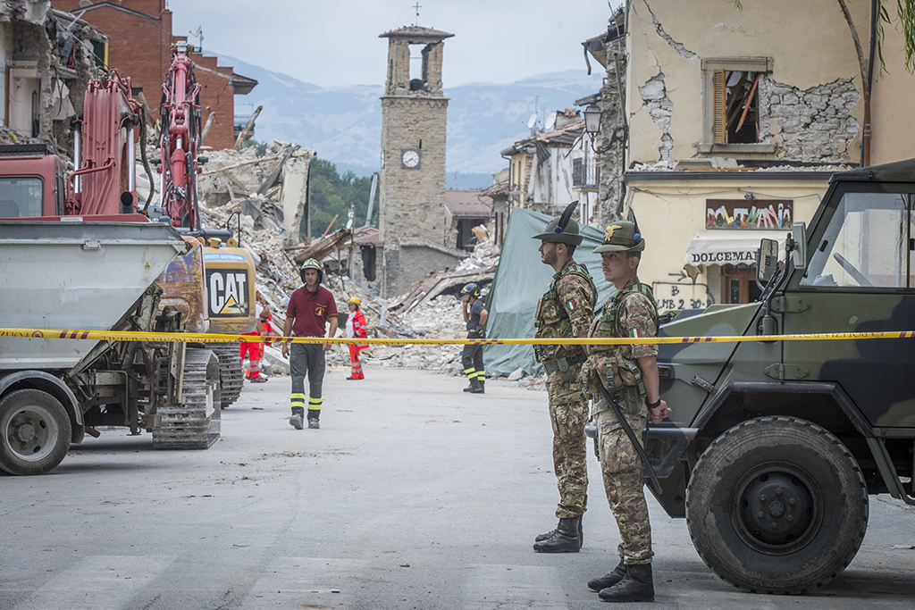 militari-ad-amatrice-dopo-il-terremoto