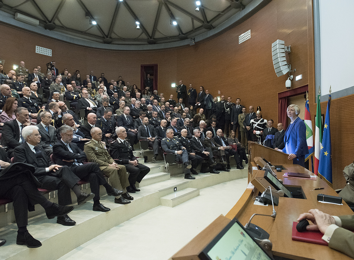 intervento-ministro-difesa-pinotti-inaugurazione-casd-anno-accademico-2016-2017