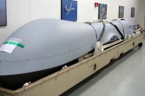 Un velivolo MQ-1 Predator smontato e riposto all'interno della Bara