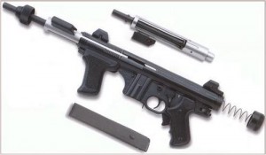 Un Beretta PM12S2 smontato in ogni sua parte