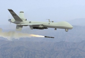 Un MQ-9 Predator lancia un missile Hellfire 