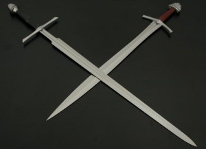 Due tipi di spade armi bianche medie