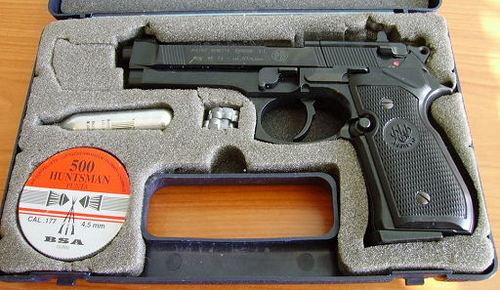 Confezione Pistola Umarex Beretta 92FS CO2