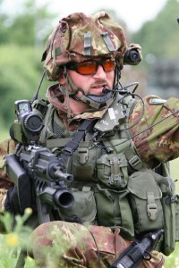 Soldato italiano equipaggiato con i sistemi del progetto Soldato Futuro