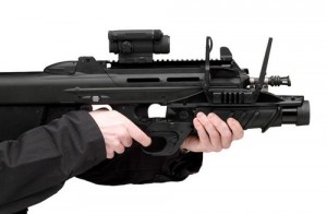 Fucile FN F2000 equipaggiato con lanciagranate GL1 40mm