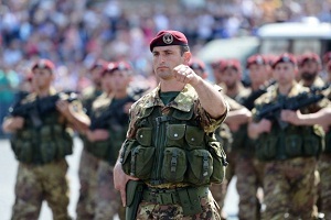 Italian soldiers march in central Piazza