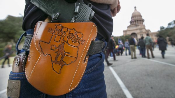 Per legge armi e pistole in Texas si portano a vista