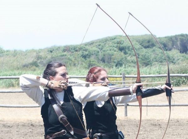 donne e tiro con l'arco