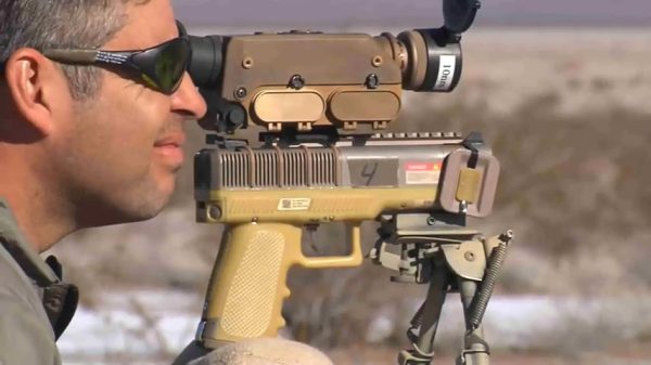 La pistola più potente al mondo spara bombe (VIDEO)