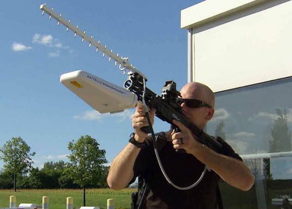 DroneDefender, il fucile che abbatte i droni (VIDEO)