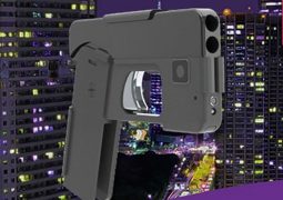 Lo smartphone è una 9 mm infatti è una pistola (Video)